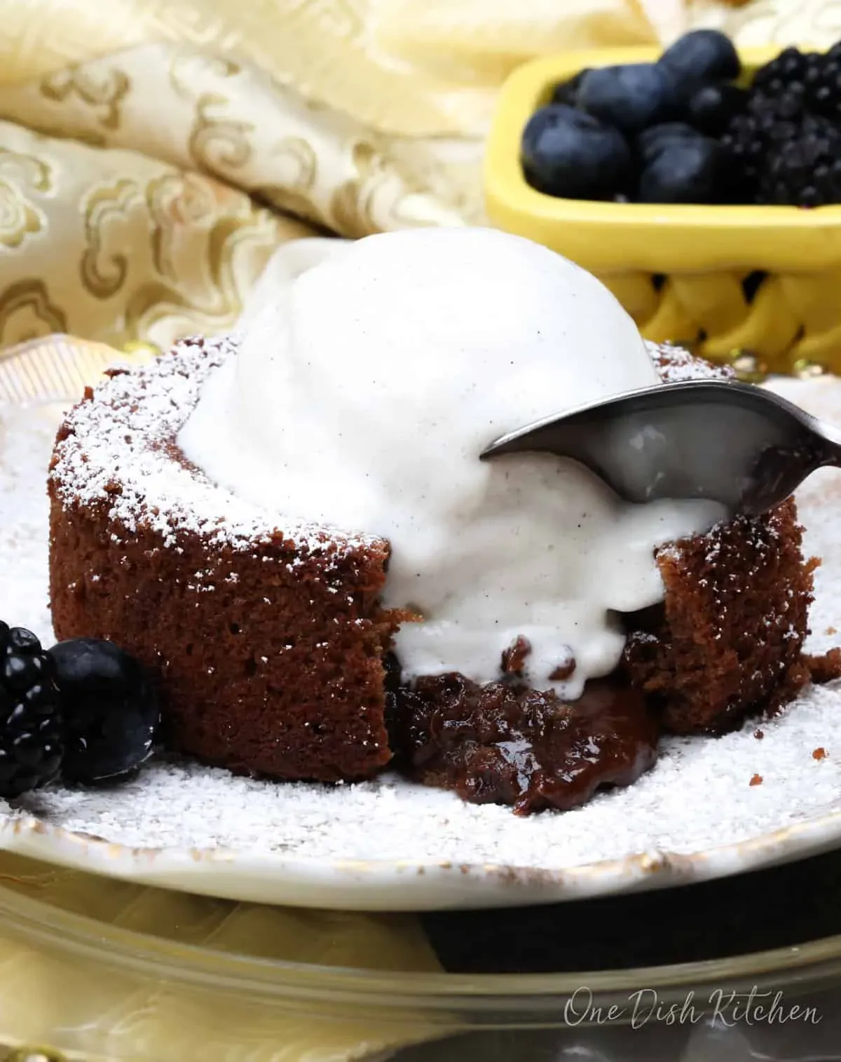 Easy chocolate lava cake recipe for one: Quick dessert