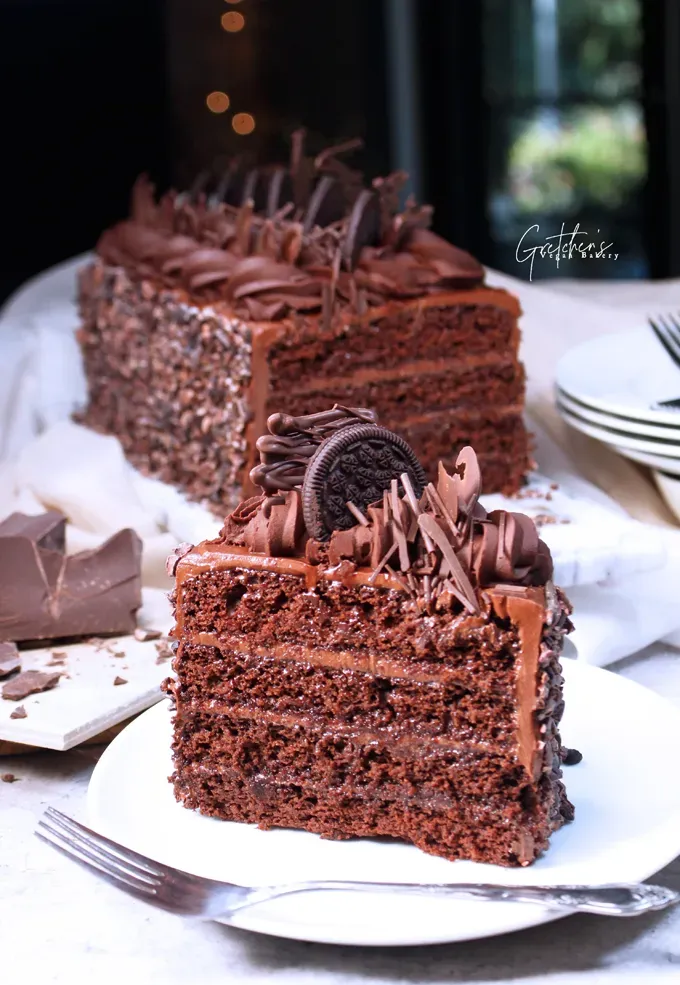 Mastering the Layers: Your 7 Layer Chocolate Cake Base