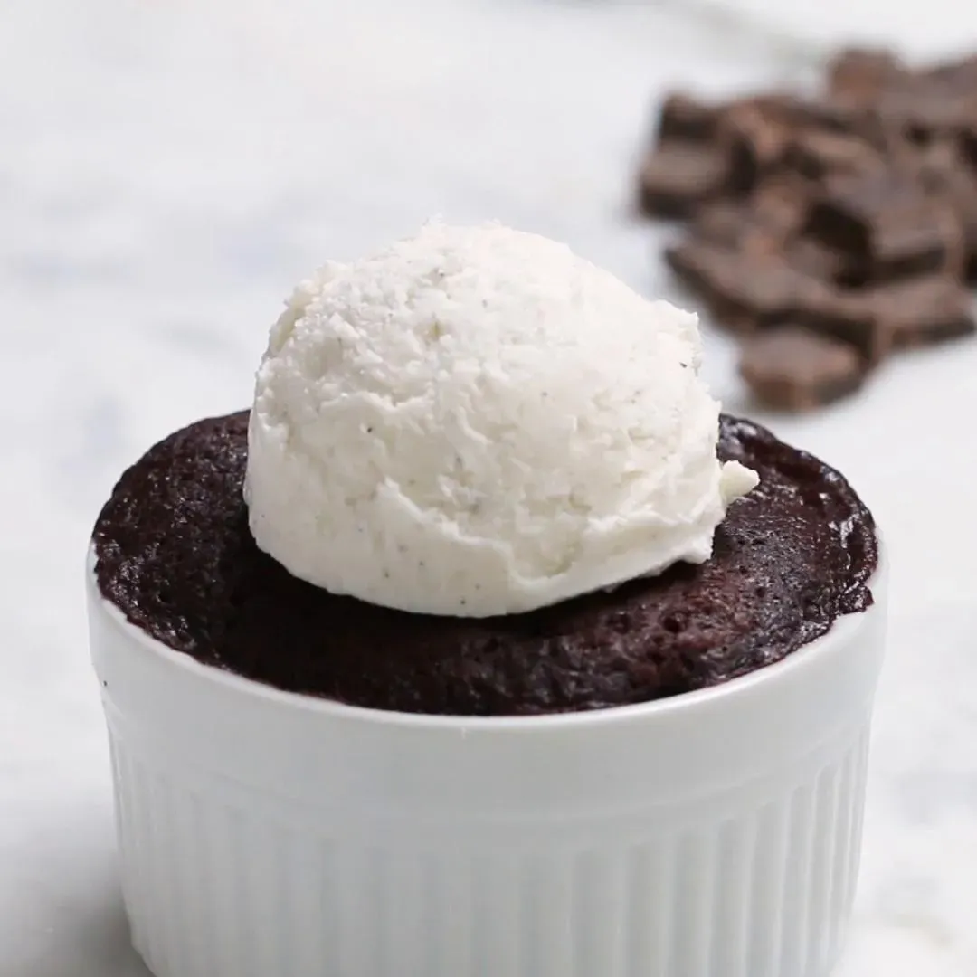 Best molten lava cake recipe easy microwave in 5 mins