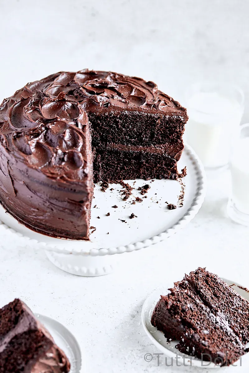 Prepping Your 9 Inch Round Pan for Chocolate Cake Success