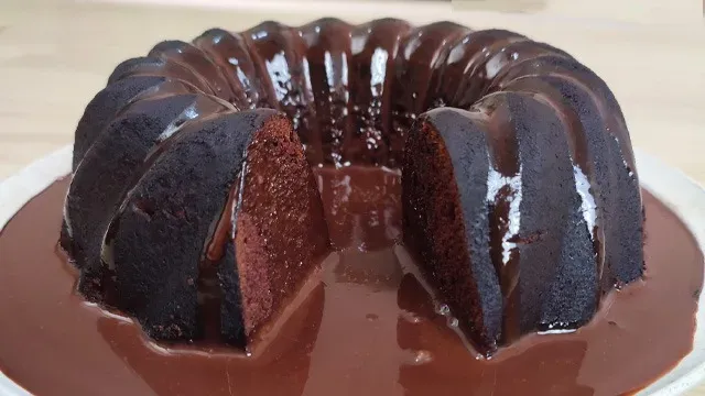 Serving and Enjoying Your Large Chocolate Lava Cake Creation